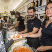 Gassman, Bova e colleghi camerieri per la solidarietà. Il progetto "Amatriciana solidale"