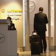 Trascorre tre settimane nella lounge vip dell'aeroporto di Singapore. Arrestato un uomo d'affari