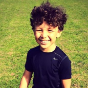 17 mila euro all'anno. Il figlio "deve diventare una star"