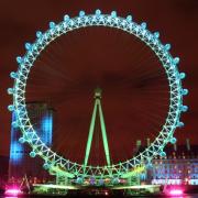 Bloccati sul London Eye per ore. Paura per i turisti londinesi