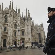 Sai perché i carabinieri non possono usare gli ombrelli?
