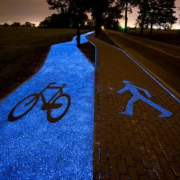 In Polonia esiste una pista ciclabile ad energia solare che si illumina al buio