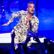 Robbie Williams: arriva il nuovo singolo "Love My Life"
