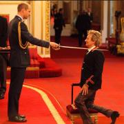 Rod Stewart insignito del titolo di cavaliere