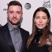 Justin Timberlake e Jessica Biel. Tra di loro c'è Britney Spears
