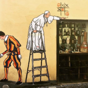 Papa Francesco gioca a tris sui muri di Roma.