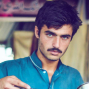 Il venditore di té diventa modello. Il caso "social" di un ragazzo pakistano