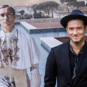 Jude Law impara il latino e medita sulla vita