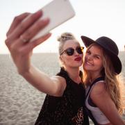 Selfiemania:  ogni giorno si scattano 93 milioni di selfie! 
