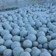 Migliaia di palle di neve giganti sulle sponde del Golfo di Ob incuriosiscono la Russia e non solo