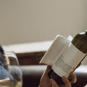 Librottiglia. Il piacere del vino unito a quello di un bel libro