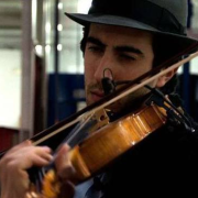 Il violinista cacciato dalla strada trionfa alla Scala 