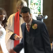 Le fedi non  ci sono. Sposo scappa dall'altare e sorprende tutti con un video