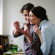 Fare colpo? Gli italiani sfruttano la cucina!
