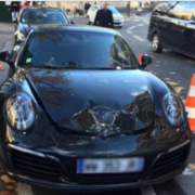 La Porsche è nel posto riservato ai taxi, la polizia la fa esplodere