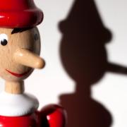 Sai che una bugia tira l'altra? Se menti una volta, non smetti più di farlo!
