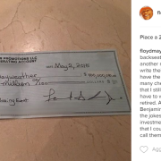 Un assegno da 100 milioni di dollari . L'ultimo eccesso social di Floyd Mayweather 