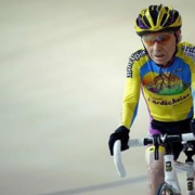 Record in bicicletta a 105 anni. La vittoria di Robert Marchand 