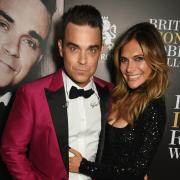 Robbie Williams raccontato dalla moglie Ayda: rivelazioni intime ( e molto divertenti)