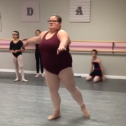 Lizzy. La ballerina over-size che sfida i pregiudizi