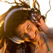Perché certe canzoni ci rimangono in testa e come liberarsene