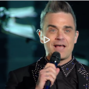 Robbie Williams bacia a sorpresa Maria De Filippi