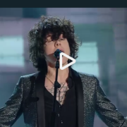 LP sul palco di Sanremo