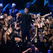 Brit Award: premi per Adele e David Bowie, e Chris Martin  canta George Michael: foto e video