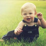 Far ridere i bambini migliora le loro capacità di apprendimento