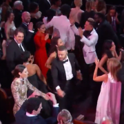 Justin Timberlake canta "Can't Stop The Feeling" agli Oscar e fa ballare le star. Il video