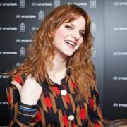 Chiara in diretta negli studi di Radio Monte Carlo il 3 marzo alle 12.25. Anche in diretta Facebook!