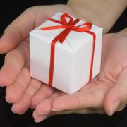  Gli italiani spendono di più per dimostrare amicizia o amore?  Ecco la risposta