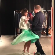 Victoria Beckham torna ai tempi delle Spice Girls e balla con James Corden