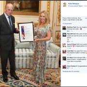 Kylie Minogue con il Principe Filippo al castello di Windsor