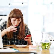 Pericolo smartphone per la schiena: attenzione alla postura