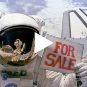 Allarme tute spaziali! Quelle della NASA sono ormai vecchie e pericolose.  Cosa accadrà agli astronauti?