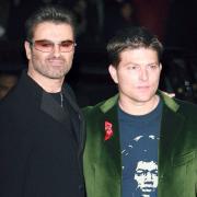 George Michael: la vita privata, gli affetti, le debolezze raccontati dal suo ex partner Kenny Goss

