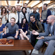 La torta di compleanno di Zuckerberg fa infuriare i vegetariani