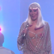 Cher canta " Believe" e conquista il pubblico dei Billboard Music Award