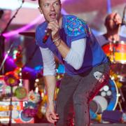 Coldplay: a Bruxelles la band esegue Formidable di Stromae. Il video