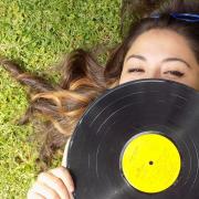 È vinil-mania, ora tutti hanno nostalgia dei dischi in vinile