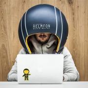 Ufficio e colleghi rumorosi? Arriva il casco per isolarsi completamente