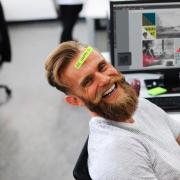 La "stupidità" a lavoro può aiutare a fare carriera. Ma attenzione, solo all'inizio!