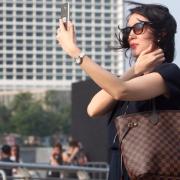 L'app per scattare selfie perfetti arriva dal Canada