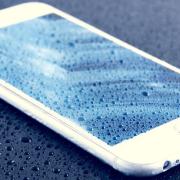 Smartphone in acqua? Ecco come comportarsi