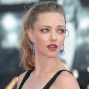 E sul red carpet arriva anche Emma