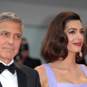 George Clooney e Amal sul red carpet