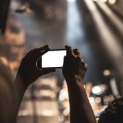 Fotografare (e riprendere) la nostra vita di continuo ci aiuta davvero a ricordarla?