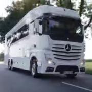 Vacanza di lusso in camper? Ecco la casa viaggiante a cinque stelle
