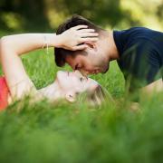 La fedeltà in amore? È solo per le persone intelligenti, lo spiega la scienza